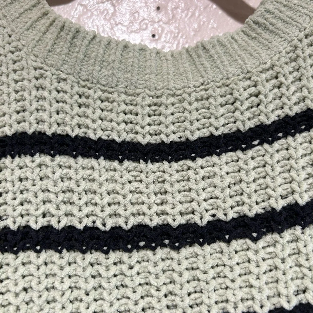 Derick‎ Heart stripped sweater large sage green